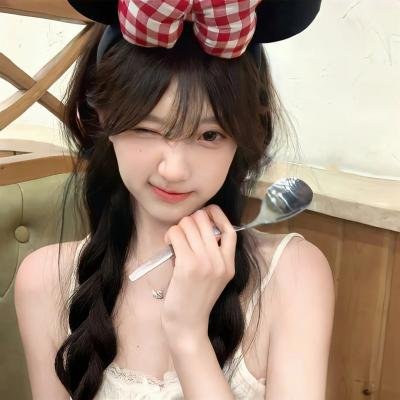 照片里的伴娘